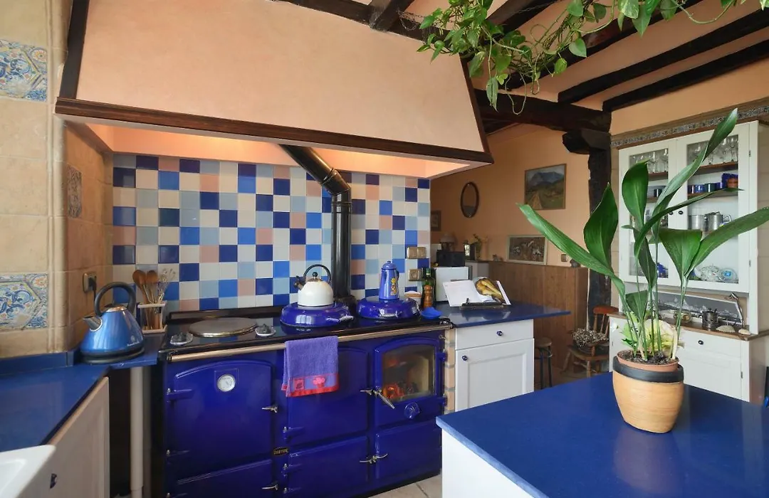 Eguzki B&B-1